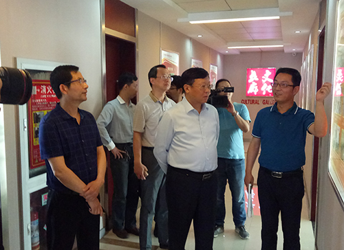 Fan Shulai, director of the Municipal Peoples Social Security Bureau, visited the company