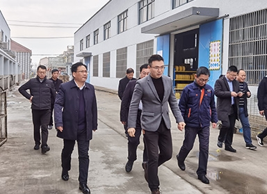 Deputy Secretary of the County Party Committee and Acting County Mayor Zhang Xiaohui and his entourage came to Neil for investigation
